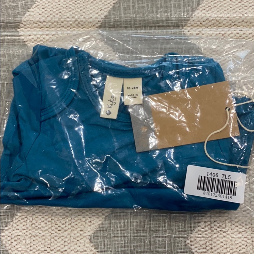 Kyte baby teal bodysuit onesie